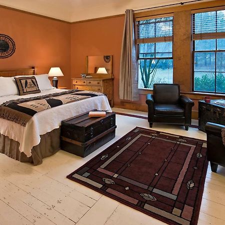 McCloud Hotel Buitenkant foto